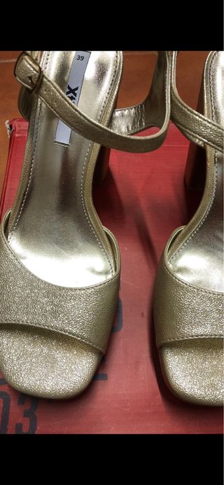 Sandalias XTI Doradas Talla 39 Nuevas
