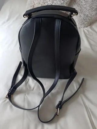 Mochila Negra Cuero Sintético