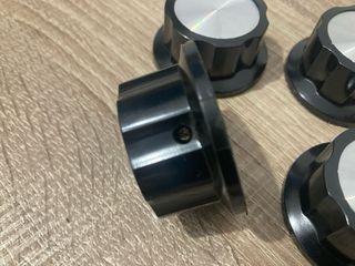 4 Perillas Giratorias Negras y Plateadas