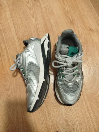 Deportivas Lacoste Plata y Verde