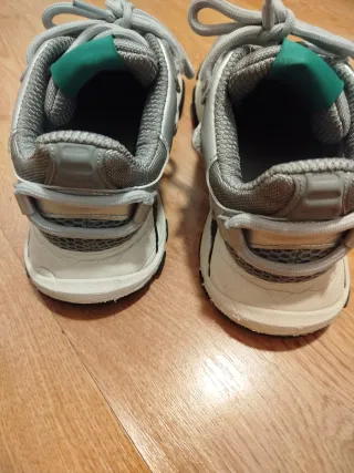 Deportivas Lacoste Plata y Verde