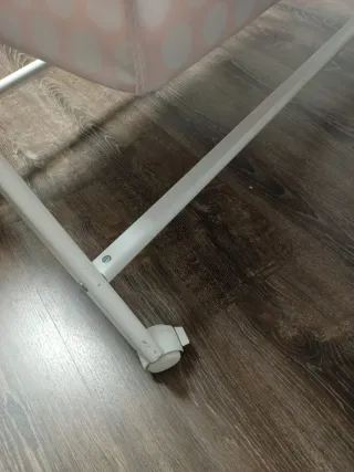 Minicuna con ruedas y estampado