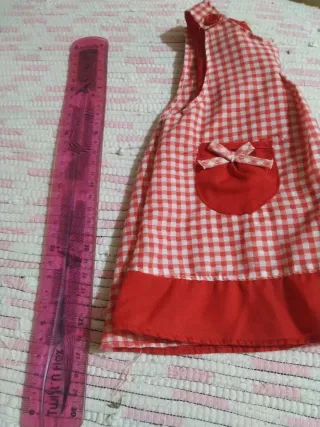 Vestido de bebé a cuadros rojo y blanco