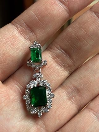 Pendientes tipo esmeralda con circonitas