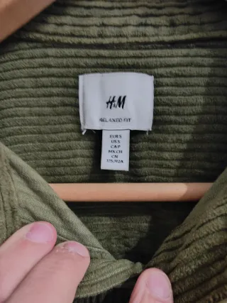 Sobre camisa de pana  H&M verde militar Talla M