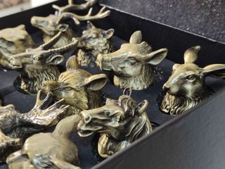 12 chupitos de 25 ml con base de animales en metal