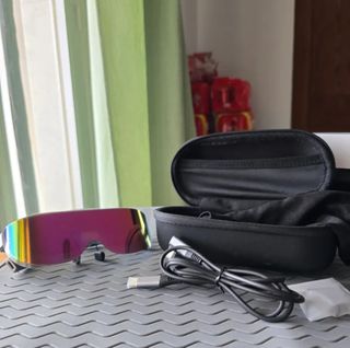 Occhiali Thinkar con display e speaker