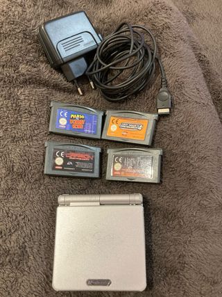 Nintendo Game Boy Advance SP Plata + 4 juegos