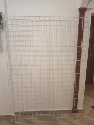 Rejas expositoras blancas  metálicas