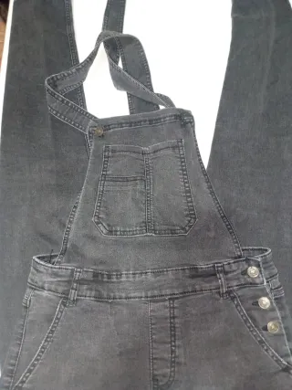 Peto vaquero negro. Muy buen estado.
