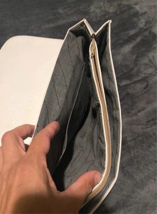 Bolso de fiesta beige y blanco