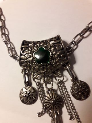 Collar étnico plata y verde