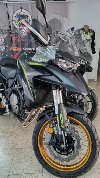 2025 OFERTA SRT 700X/ON QJMOTOR MIRA DESCRIPCIÓN