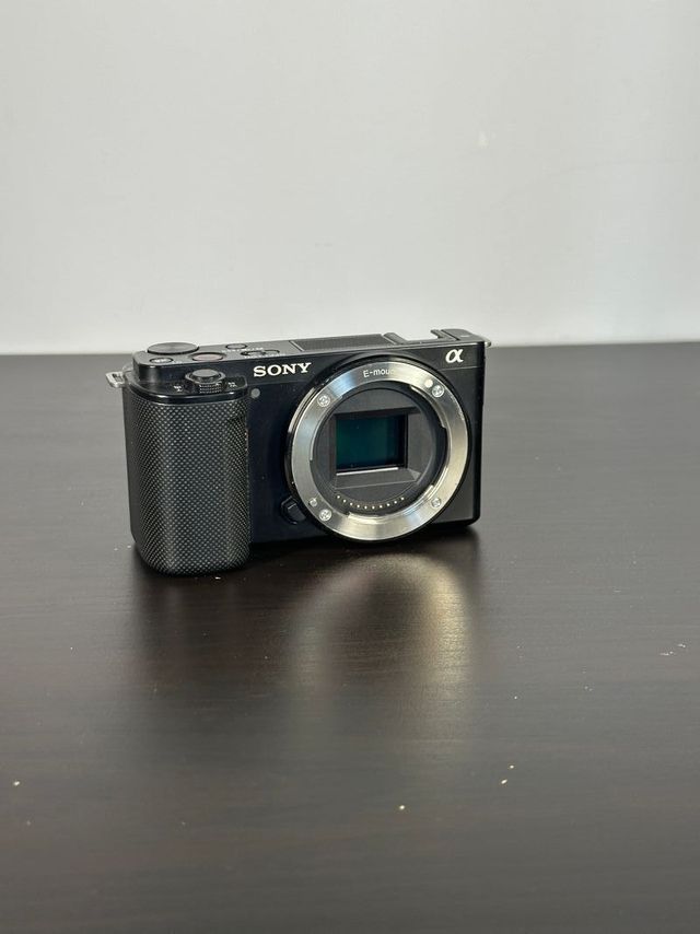 Sony Alpha ZV-E10 + Lente – 2900 Disparos