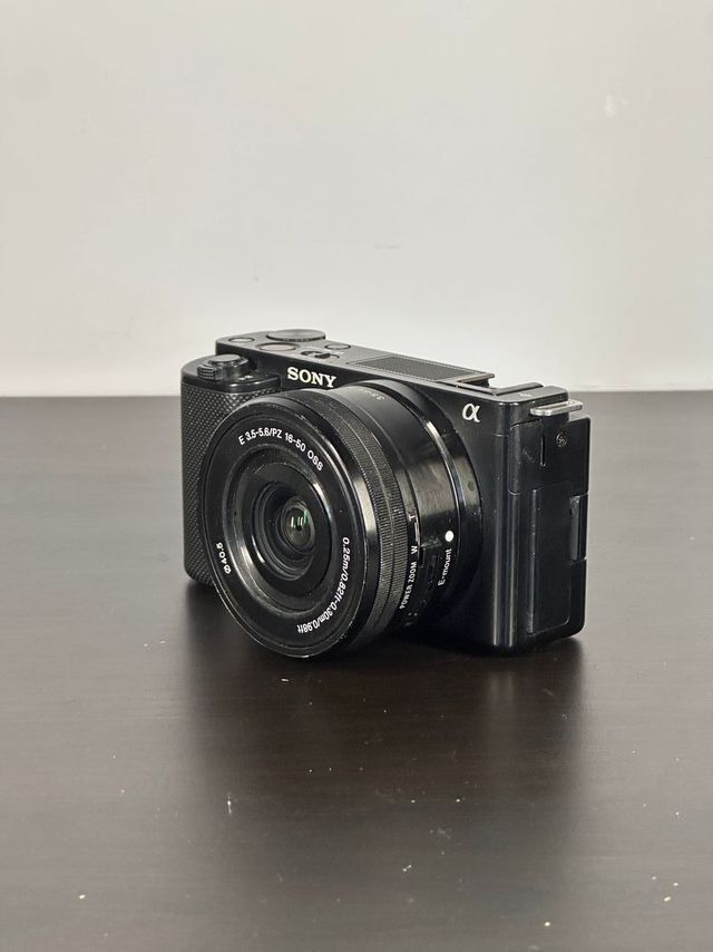 Sony Alpha ZV-E10 + Lente – 2900 Disparos
