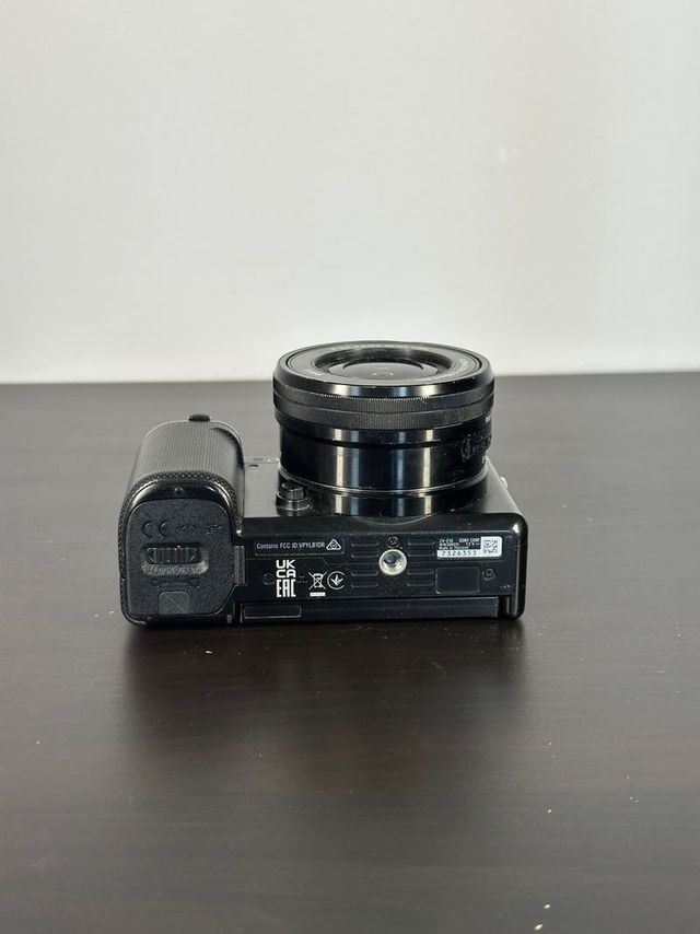 Sony Alpha ZV-E10 + Lente – 2900 Disparos