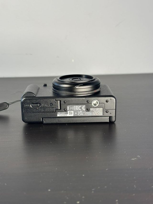 Sony ZV-1F – Cámara Vlog Compacta