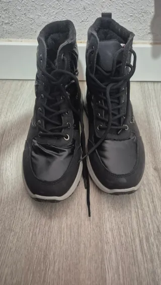 Botas de invierno negras que repelen el agua