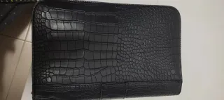 Bolso negro efecto piel cocodrilo