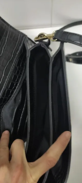 Bolso negro efecto piel cocodrilo