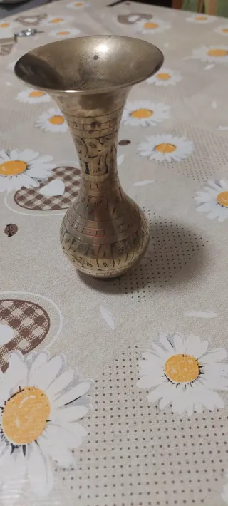 Vaso vintage in ottone decorato