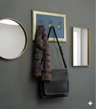 Appendiabiti con cornice oro e tessuto blu