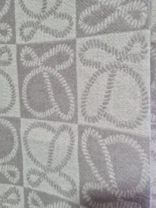 Bufanda Loewe tonalidades beige marron