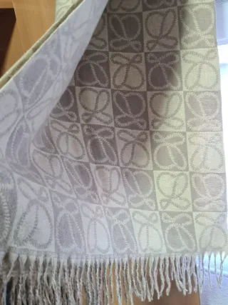 Bufanda Loewe tonalidades beige marron