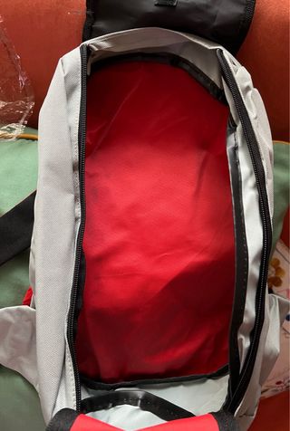 Mochila Deportiva Multiusos Gris y Roja