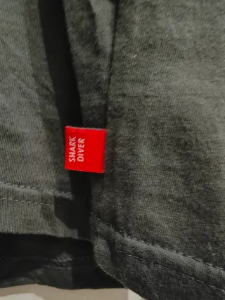 Camiseta manga larga de la tienda Darwin and Wolf