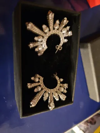 Pendientes de vestir con perlas y circonitas.