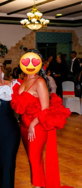 Vestido de fiesta gitana rojo con rosas