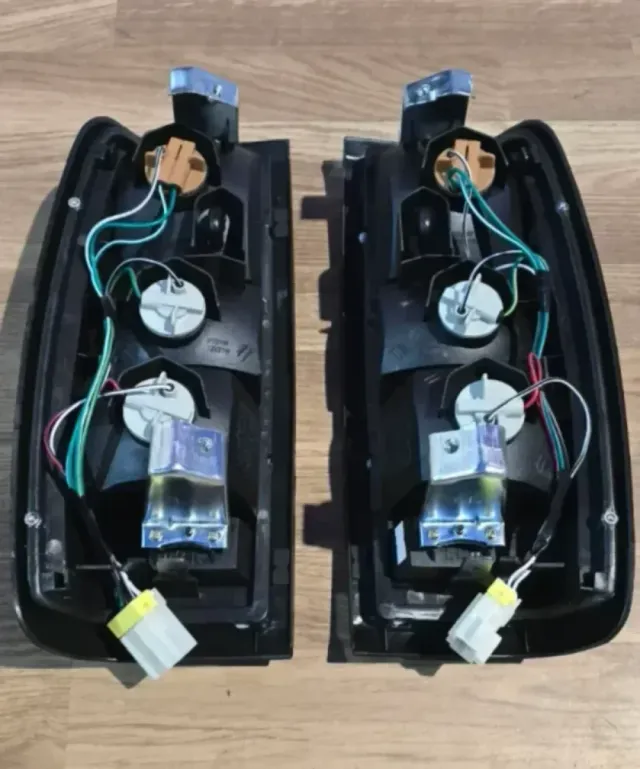 Pilotos traseros para NISSAN NAVARA PICK-UP 720