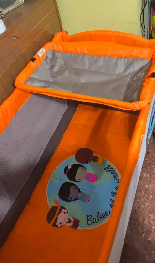 Cuna de viaje naranja