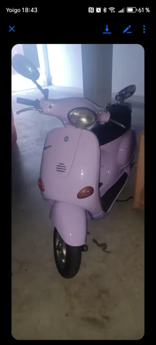 Vespa Piaggio violeta