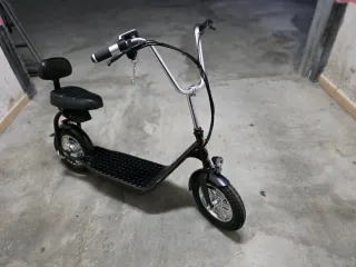 Patinete eléctrico con asiento