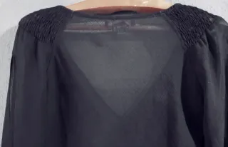 Blusa Zara manga larga negra
