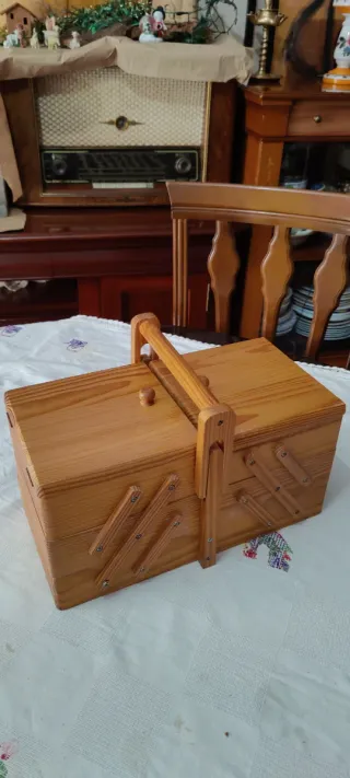 Costurero de madera