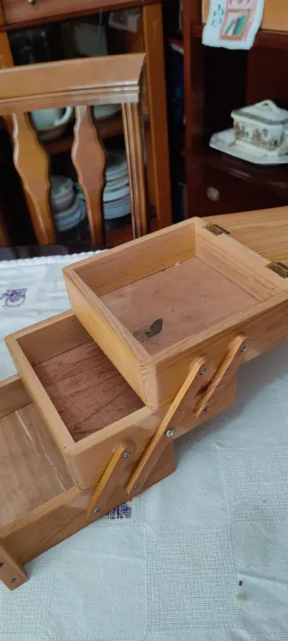 Costurero de madera