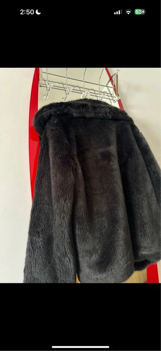 Abrigo de pelo negro