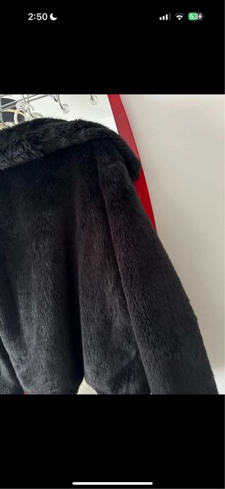 Abrigo de pelo negro