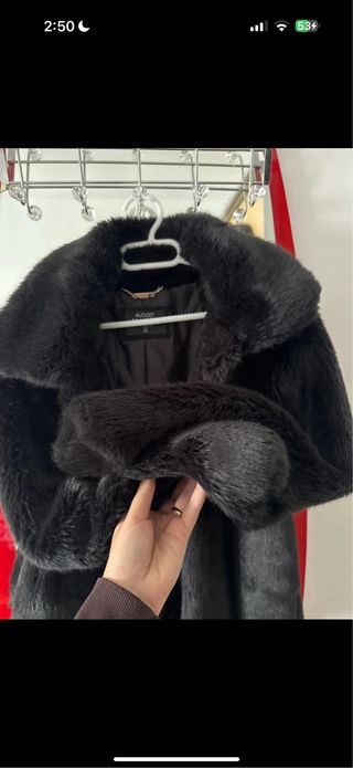 Abrigo de pelo negro