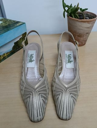 Zapatos de tacón destalonados beige 36