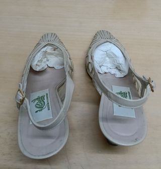 Zapatos de tacón destalonados beige 36