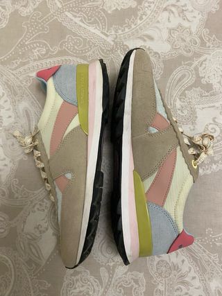 Zapatillas Bimba y Lola en color beige