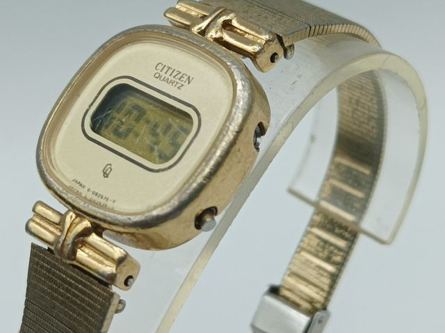 Reloj Citizen Quartz Digital Vintage Dorado