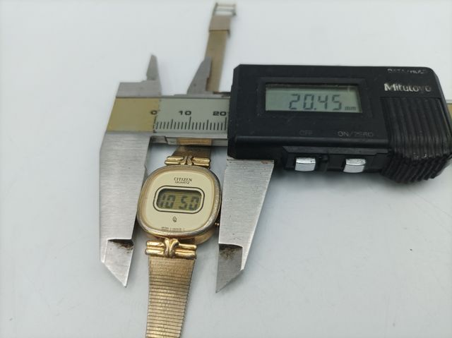 Reloj Citizen Quartz Digital Vintage Dorado