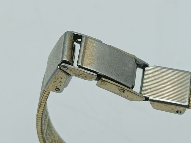 Reloj Citizen Quartz Digital Vintage Dorado