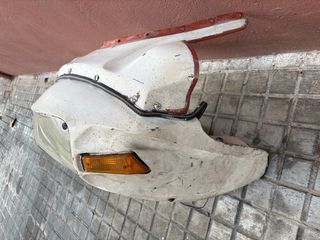 Carenado de moto blanco