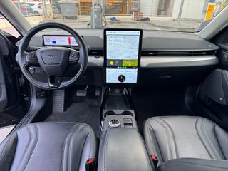 Ford MUSTANG MACH-E “Impecable”